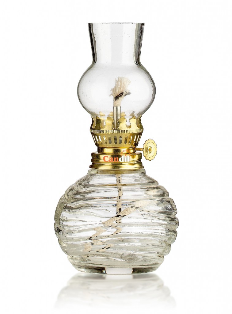 Oil lamp with round base